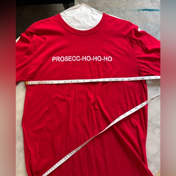 Proseco-ho-ho-ho Medium Adult Shirt in Red - Picture 4 of 6